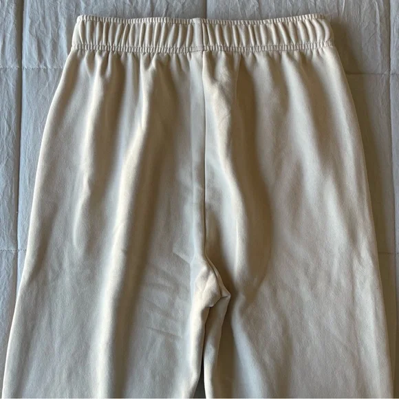 Alo Accolade Sweatpant in Oat Milk Size Medium Jogger - Picture 8 of 8